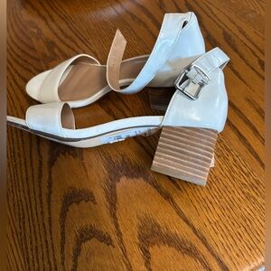 Woman’s Abound Sandals